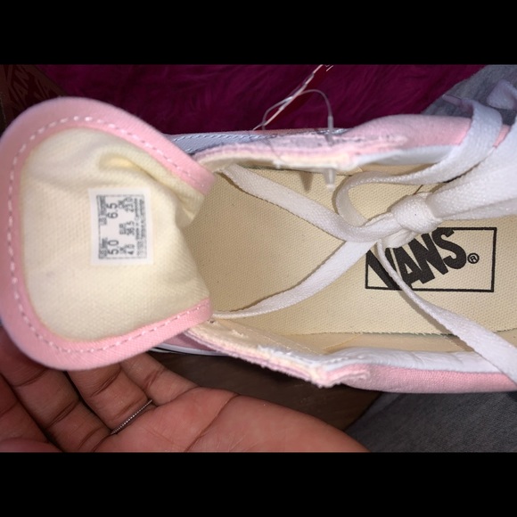 BRAND NEW PINK VANS - Picture 4 of 4